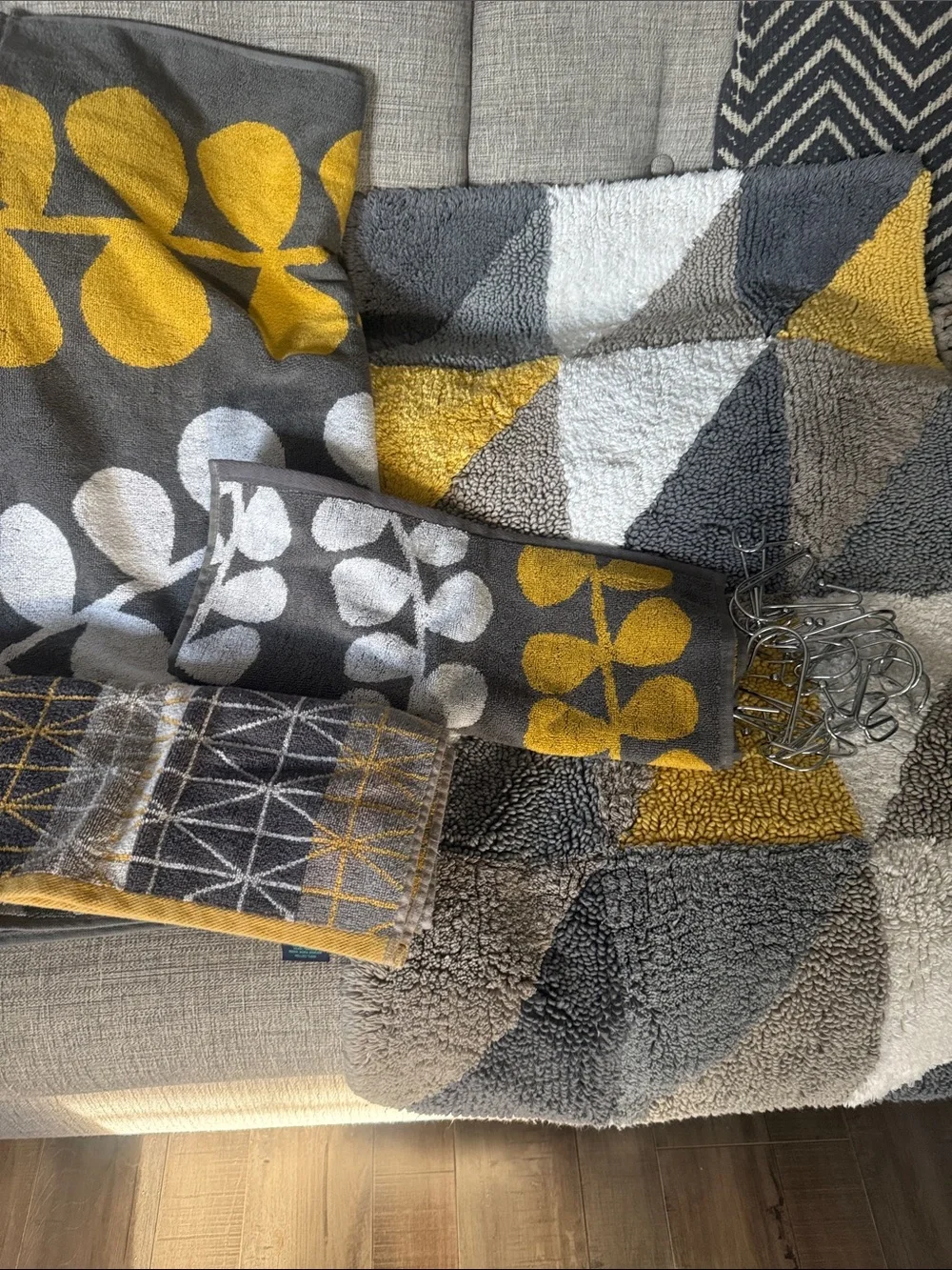 Room Essentials Mustard Yellow & Charcoal Leaf-Print Duvet Cover